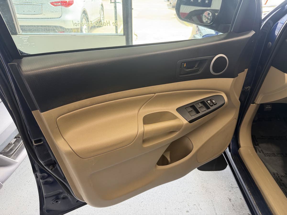 Used 2013 Toyota Tacoma PreRunner w/ SR5 Pkg RWD image 32