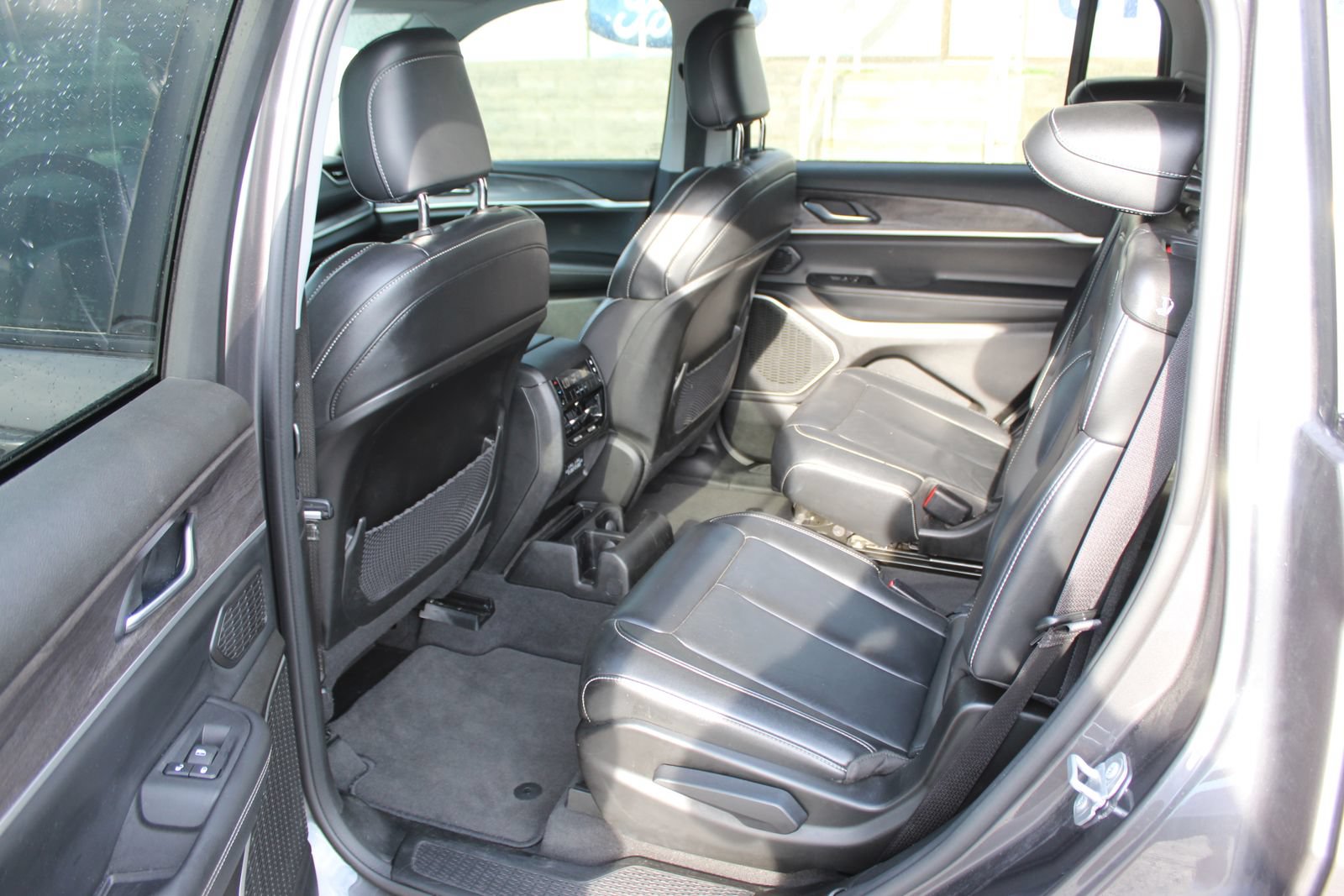 Used 2022 Jeep Grand Cherokee L Limited w/ MOPAR Finishing Package AWD/4WD image 18