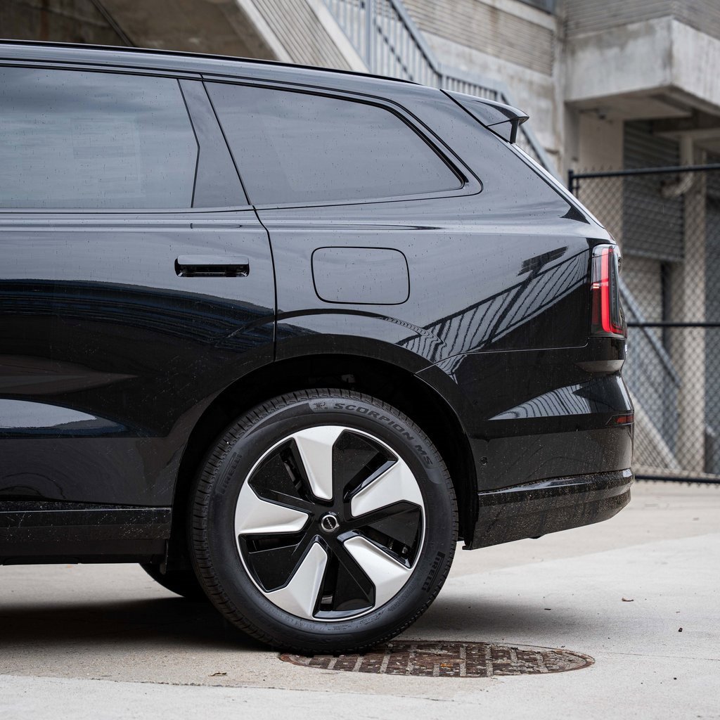 New 2025 Volvo EX90 Plus image 4