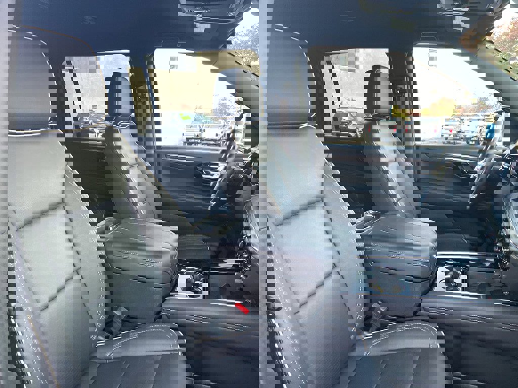 Used 2025 Chevrolet Suburban Premier image 21