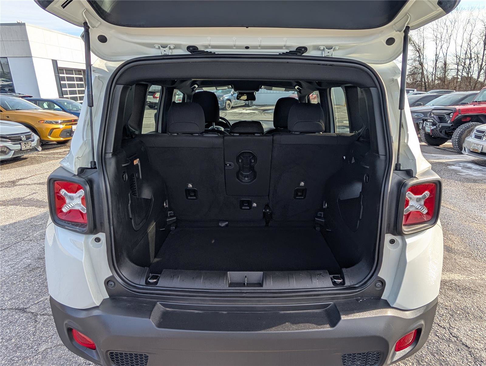 Used 2022 Jeep Renegade Altitude w/ Convenience Group image 12