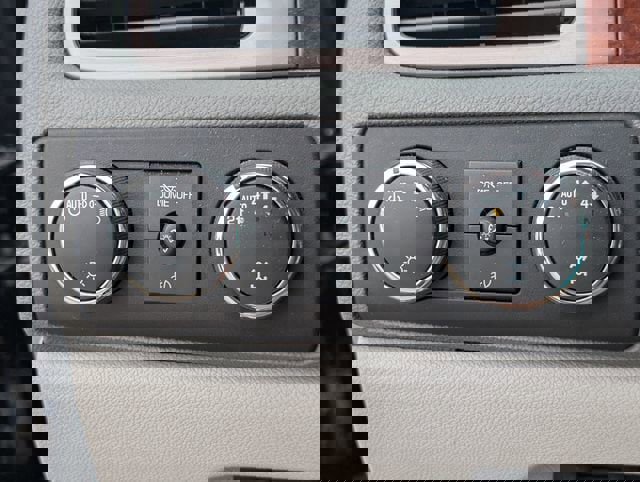 Used 2013 Chevrolet Avalanche LTZ image 24