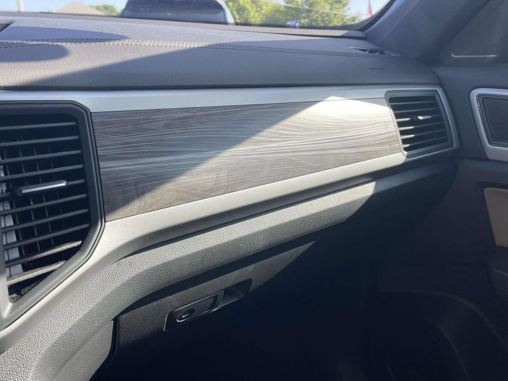 Certified 2021 Volkswagen Atlas Cross Sport SE w/ Panoramic Sunroof Package FWD image 29