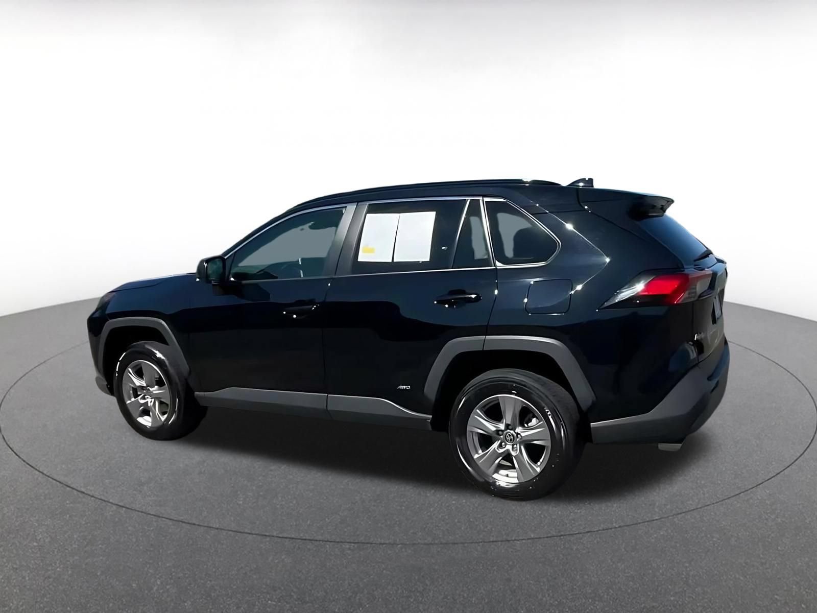 Used 2024 Toyota RAV4 LE AWD/4WD image 9