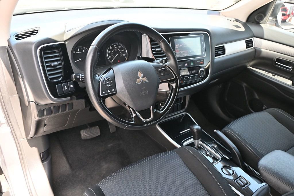 Used 2017 Mitsubishi Outlander SE FWD image 9
