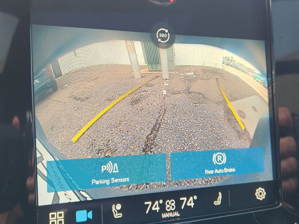 Used 2022 Volvo XC40 P8 Recharge Plus image 23