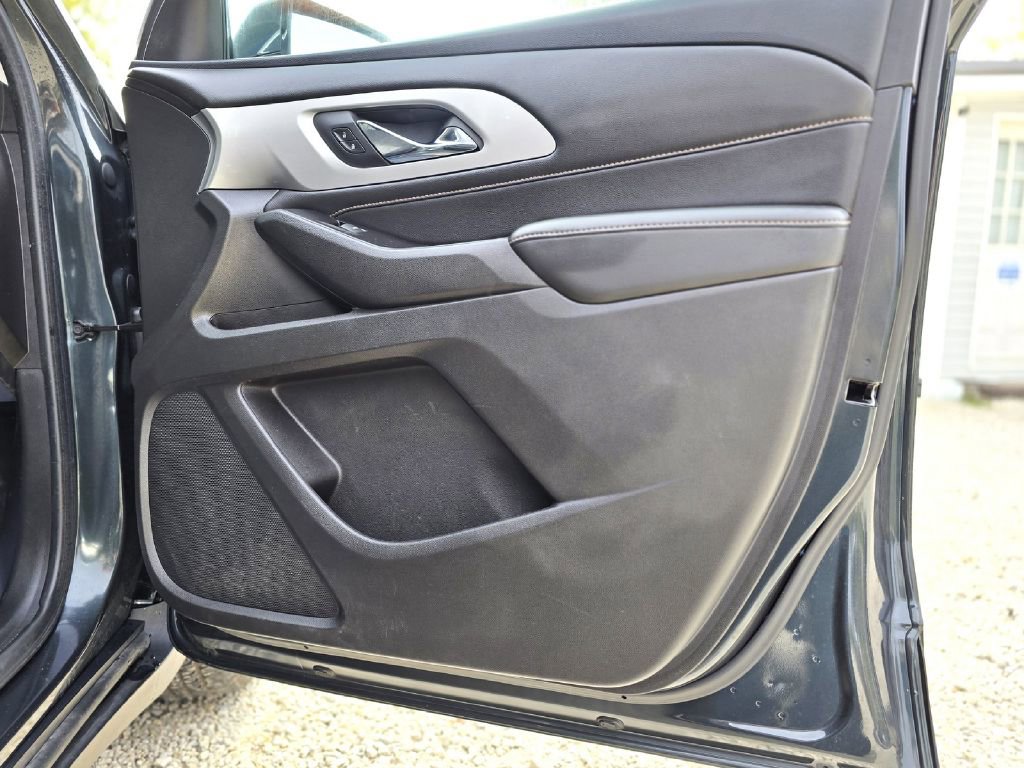 Used 2018 Chevrolet Traverse LT image 23