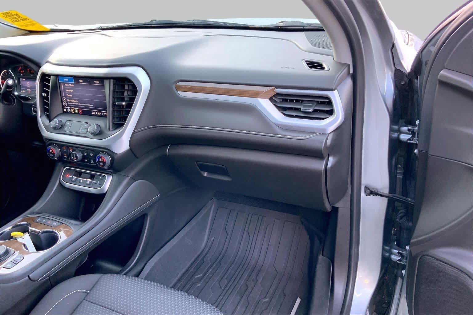 Used 2023 GMC Acadia SLE w/ Driver Convenience Package FWD image 18