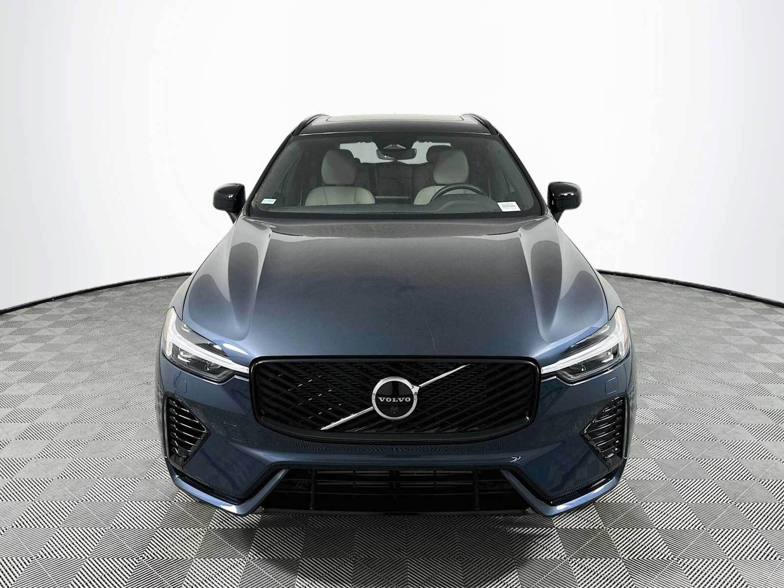 Used 2026 Volvo XC60 T8 Plus w/ Protection Package Premier AWD/4WD image 2