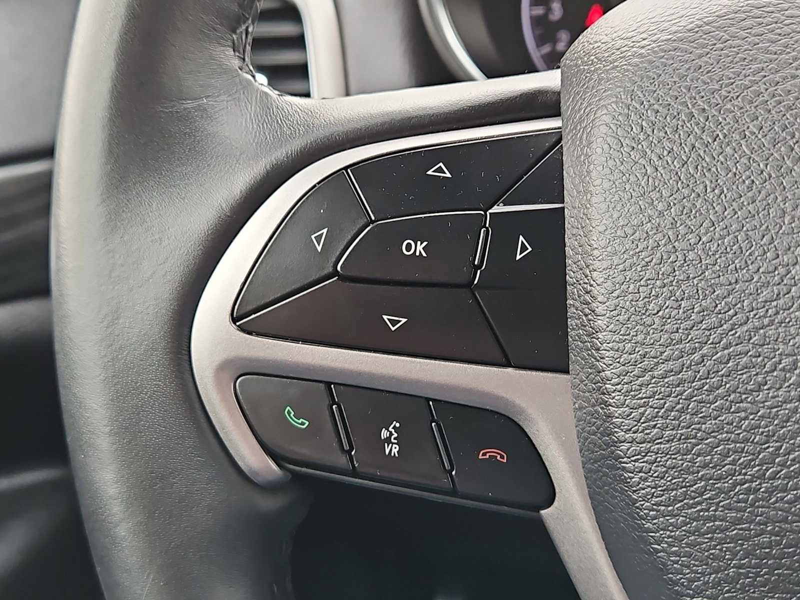 Used 2019 Jeep Grand Cherokee Altitude image 24