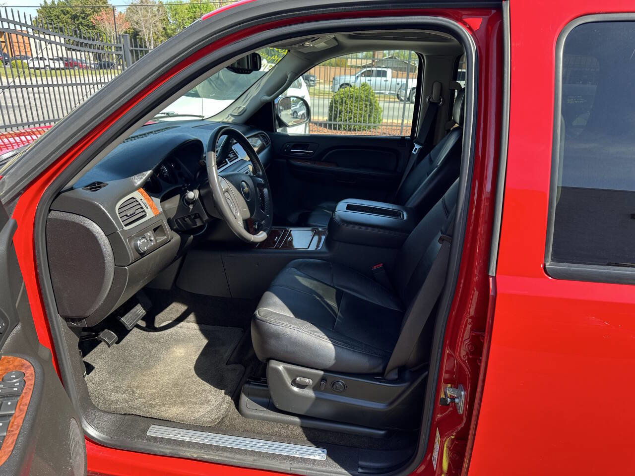 Used 2008 Chevrolet Avalanche LTZ w/ LTZ Preferred Equipment Group RWD image 12