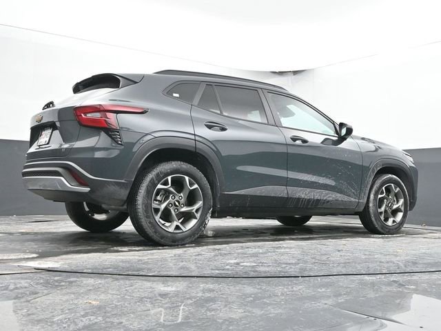 Used 2025 Chevrolet Trax LT image 48