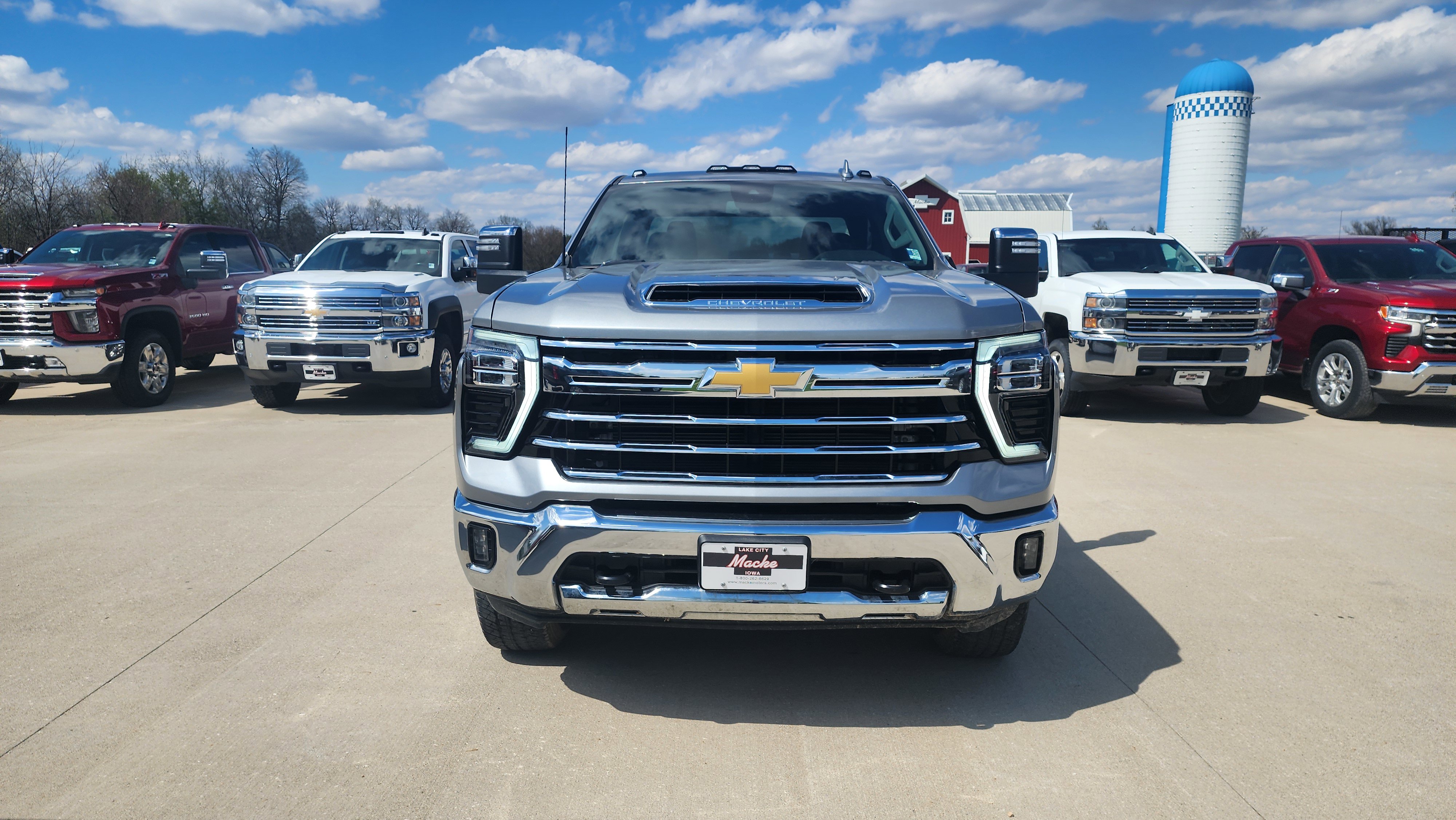 Used 2025 Chevrolet Silverado 2500 LTZ AWD/4WD image 2