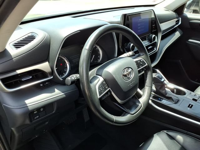 Certified 2024 Toyota Highlander XLE FWD image 13