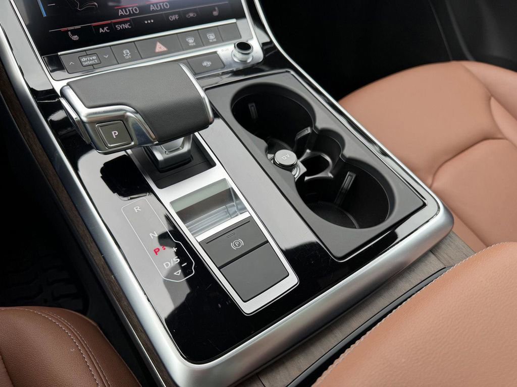 Used 2025 Audi Q7 3.0T Premium image 20
