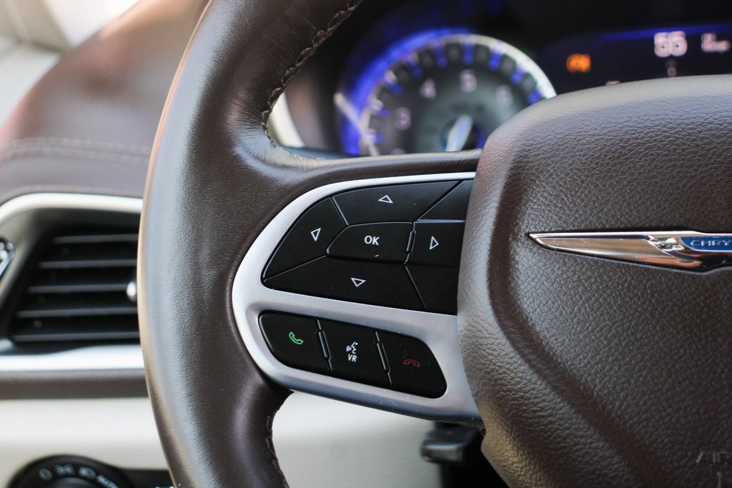 Used 2021 Chrysler Pacifica Touring w/ Uconnect Theater Family Group image 24