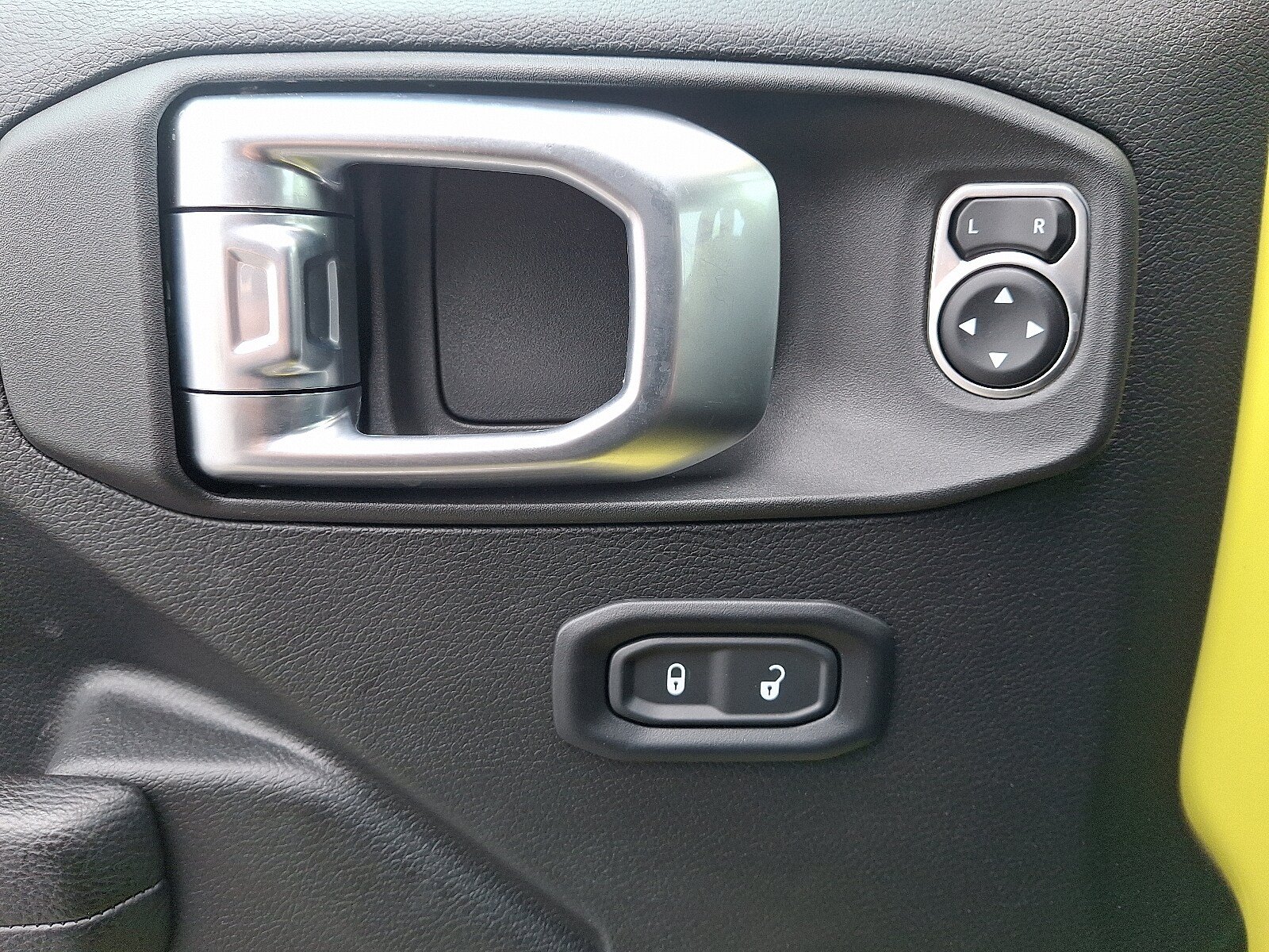 Used 2023 Jeep Wrangler Unlimited w/ Cold Weather Group AWD/4WD image 12