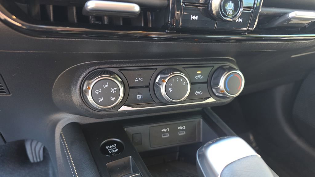 Used 2025 Nissan Kicks SV image 31