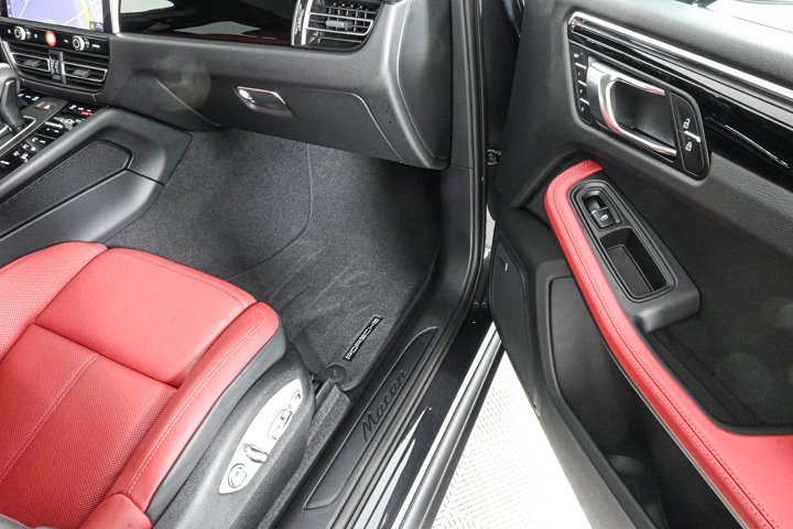 New 2025 Porsche Macan image 24