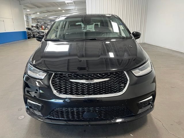 Used 2024 Chrysler Pacifica Touring-L FWD image 8