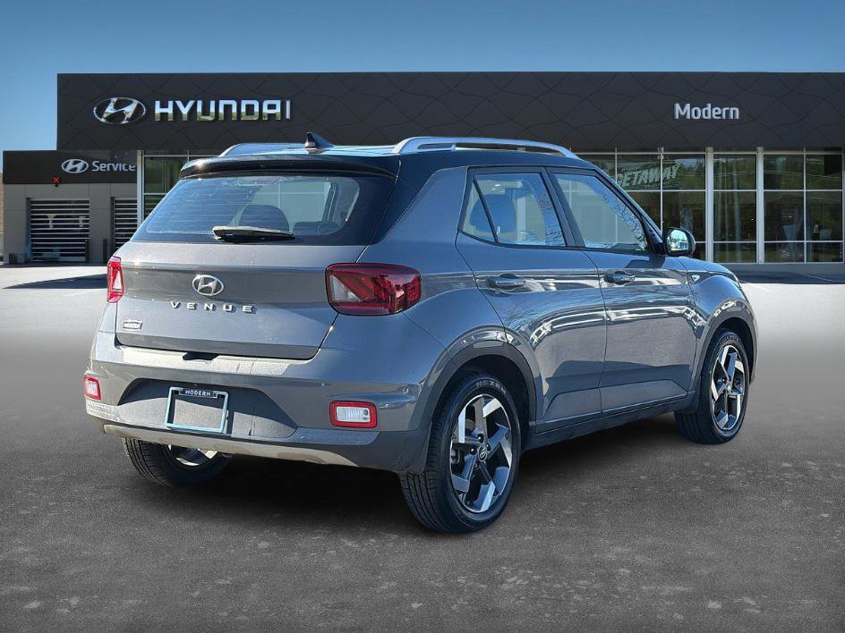 Used 2022 Hyundai Venue Limited w/ Cargo Package image 4