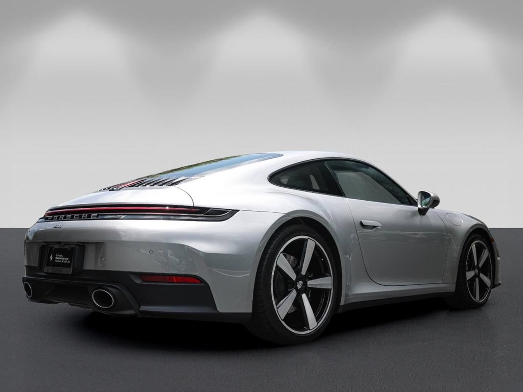 Used 2025 Porsche 911 Carrera RWD image 3