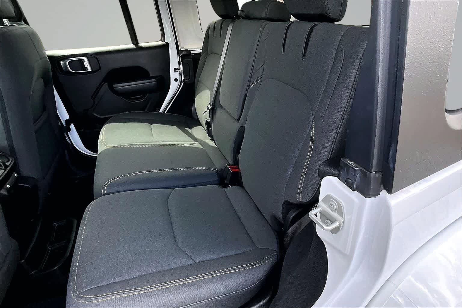 Used 2024 Jeep Wrangler Unlimited AWD/4WD image 13