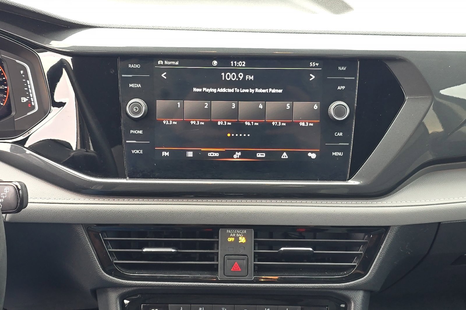 Used 2022 Volkswagen Taos SEL image 16