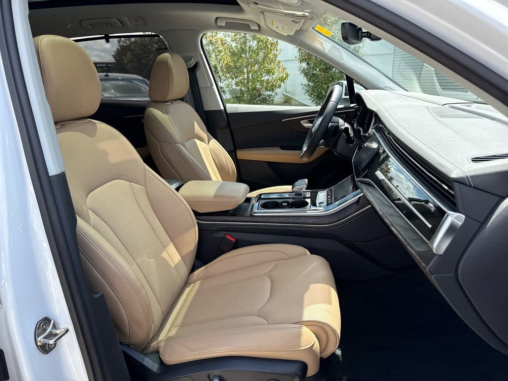 Used 2025 Audi Q7 3.0T Prestige image 16