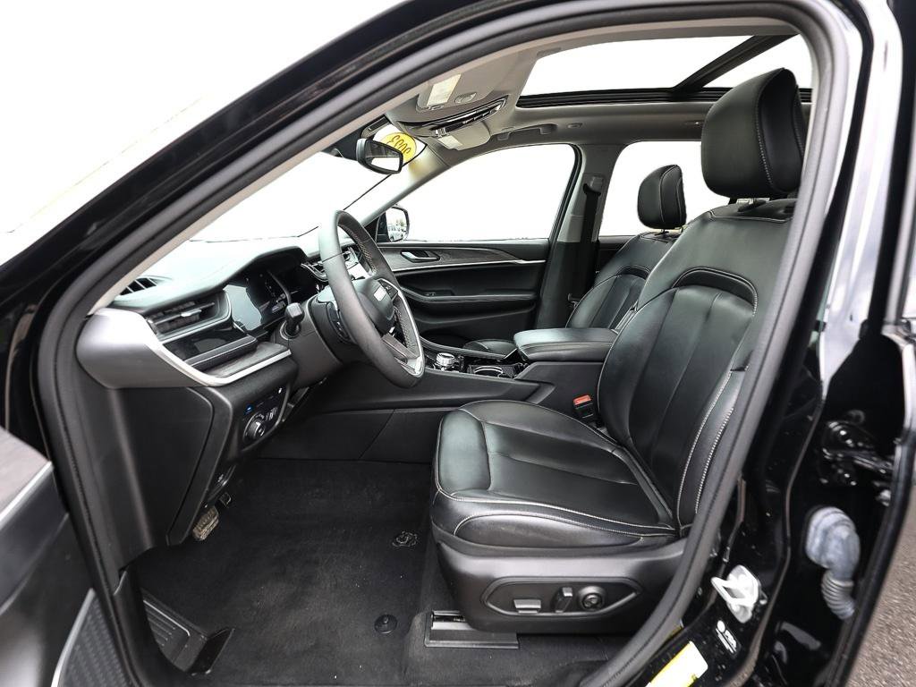 Used 2023 Jeep Grand Cherokee 4WD 4xe image 11