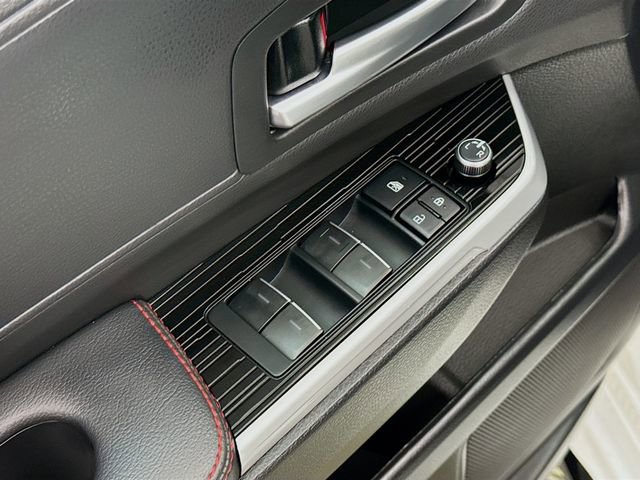 Used 2025 Toyota Sienna XSE w/ XSE Plus Package image 18