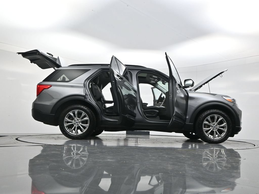 Used 2024 Ford Explorer XLT w/ Equipment Group 202A AWD/4WD image 57