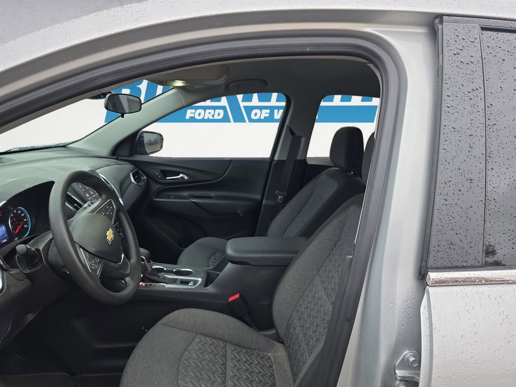 Used 2022 Chevrolet Equinox LT w/ LPO, Floor Liner Package image 9