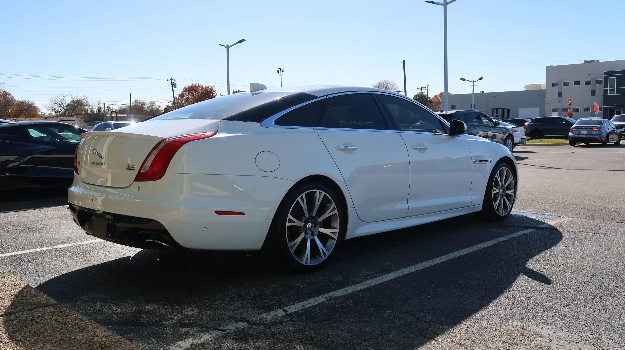 Used 2019 Jaguar XJ R-Sport image 13