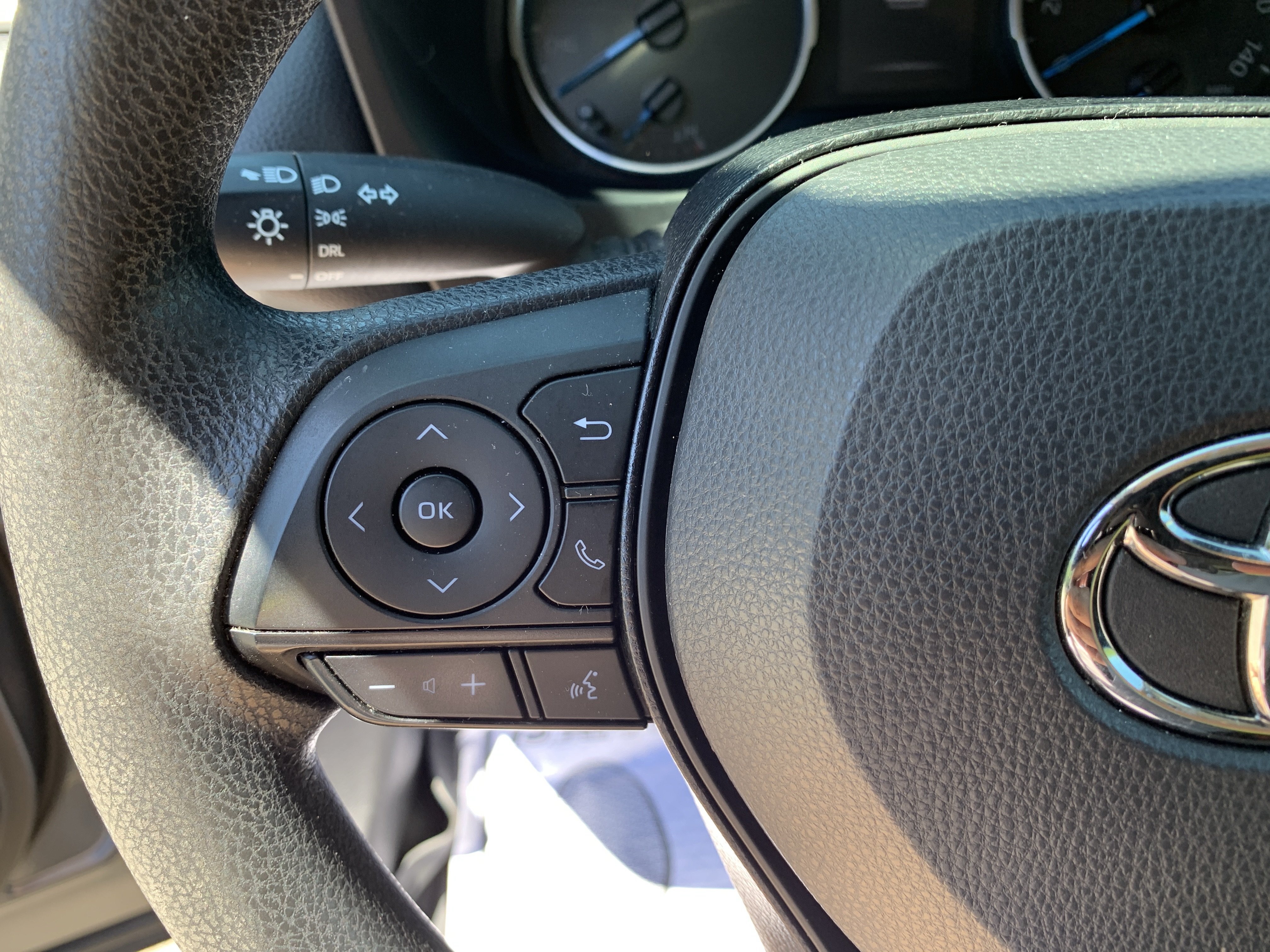 Used 2020 Toyota RAV4 LE w/ Carpet Mat Package AWD/4WD image 20