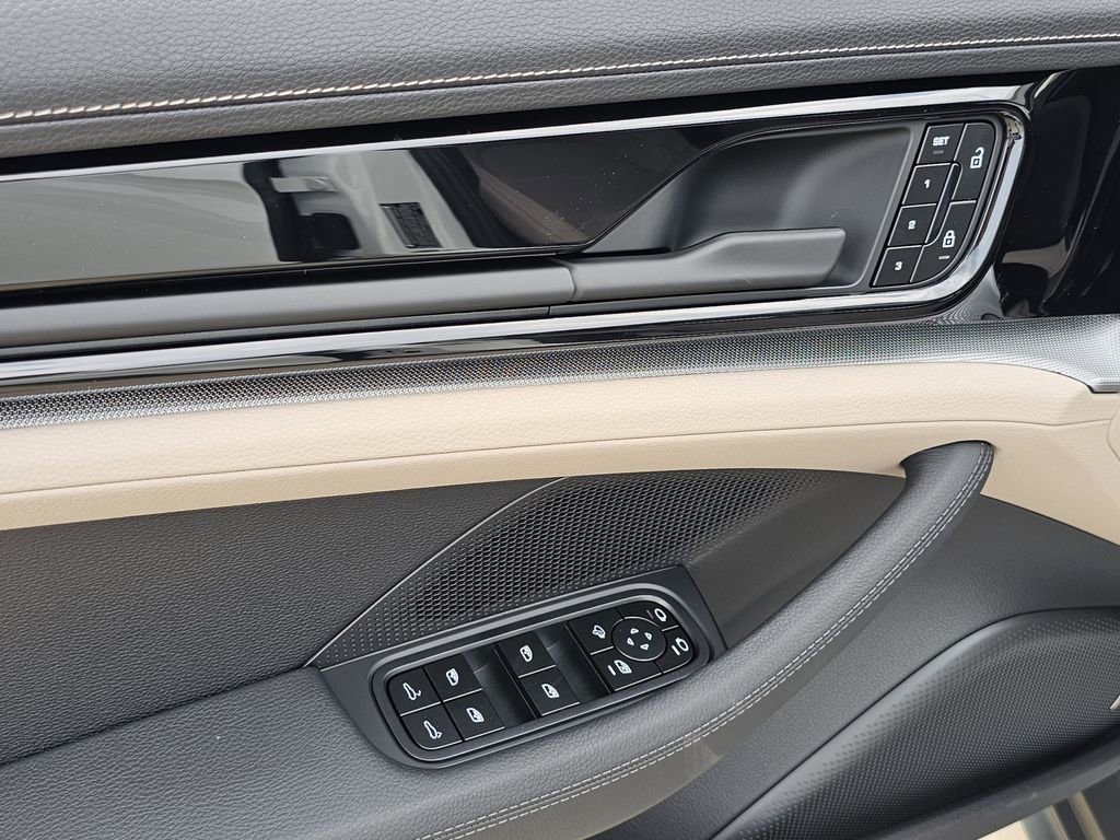New 2025 Porsche Panamera 4 image 36