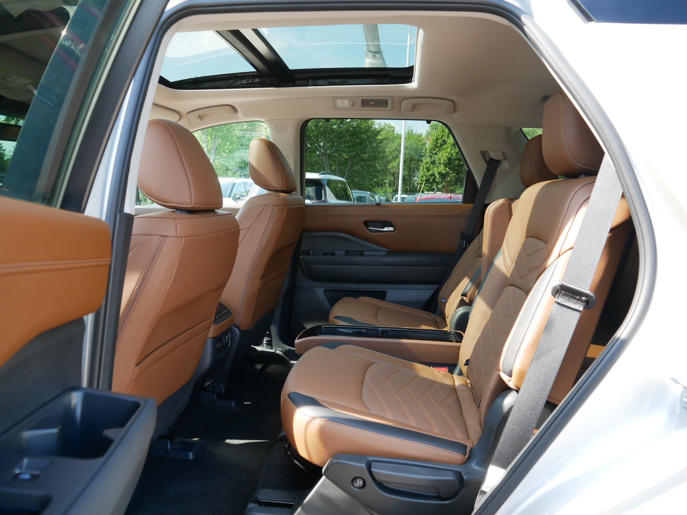 Certified 2025 Nissan Pathfinder Platinum AWD/4WD image 35