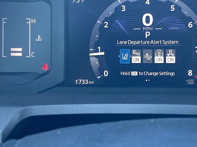 Certified 2025 Toyota Tacoma SR5 AWD/4WD image 15