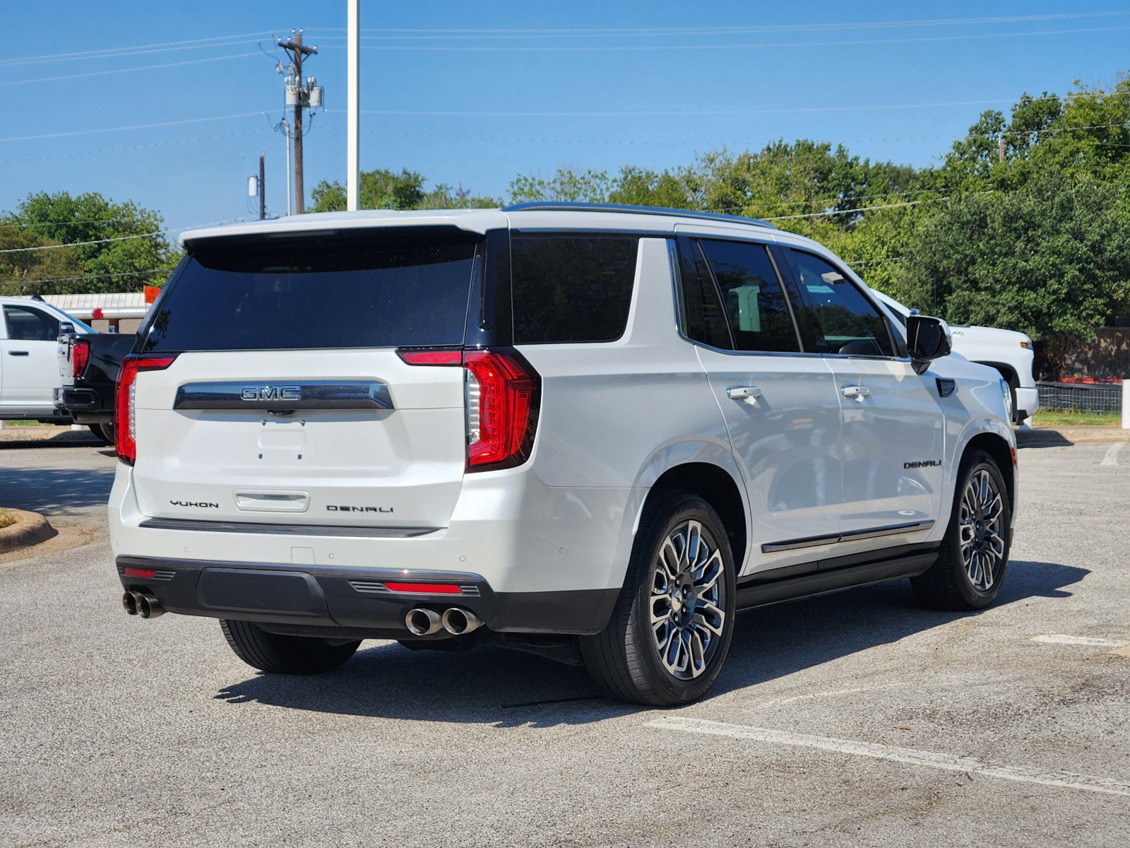 Used 2023 GMC Yukon Denali Ultimate AWD/4WD image 5