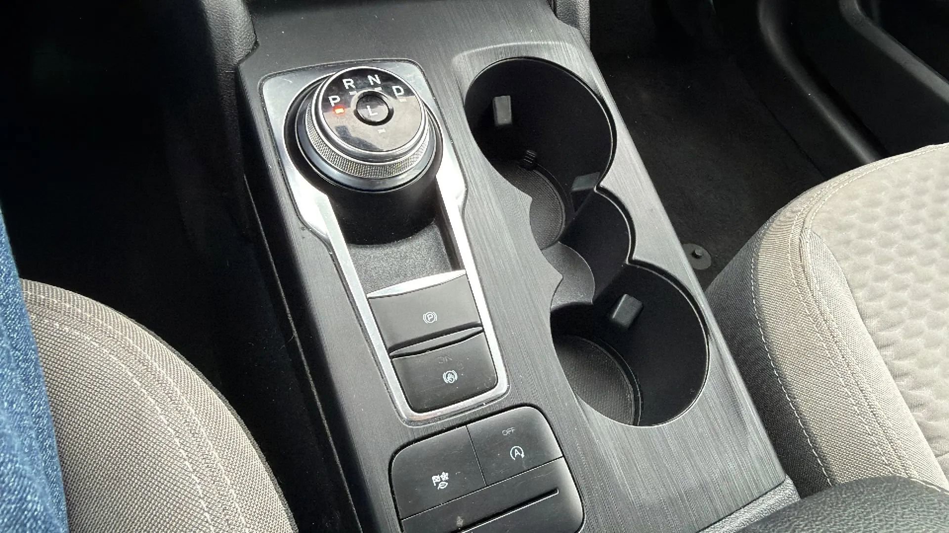 Used 2020 Ford Escape SE image 17