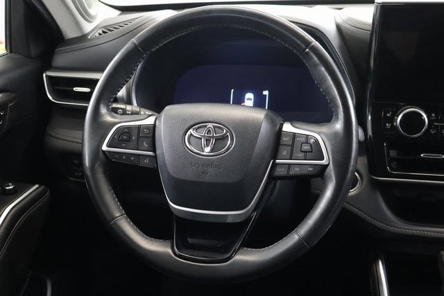 Used 2023 Toyota Highlander Platinum AWD/4WD image 17