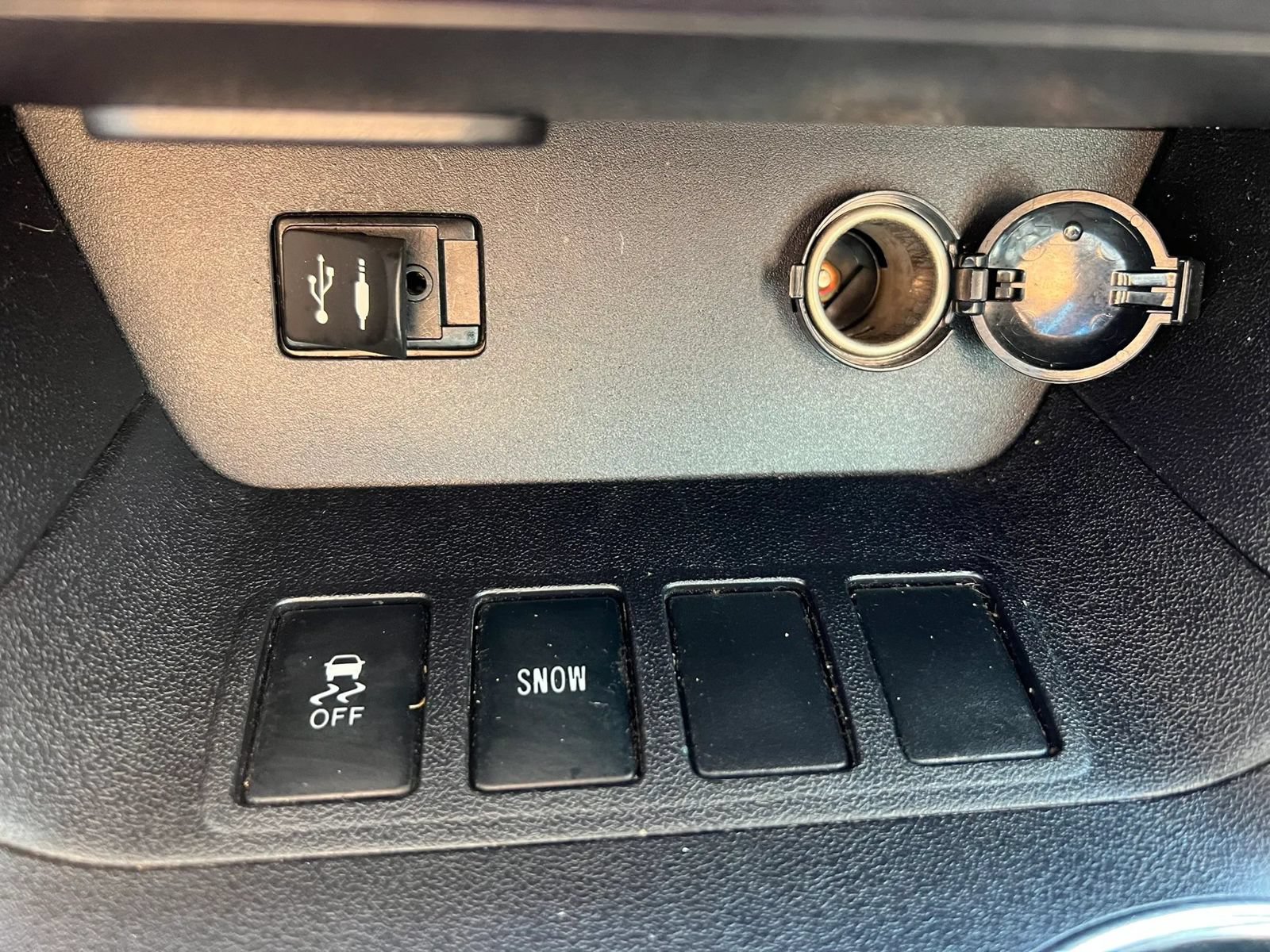 Used 2015 Toyota Highlander XLE FWD image 25