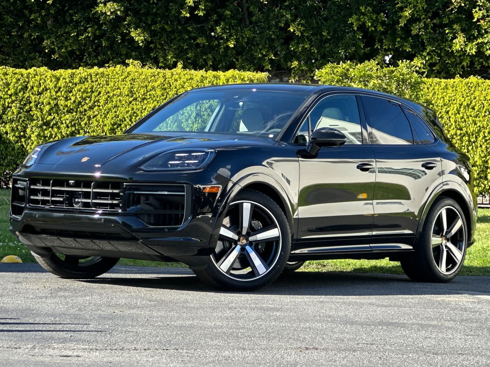 New 2026 Porsche Cayenne GTS AWD/4WD image 1