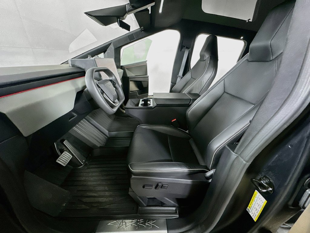 Used 2025 Tesla Cybertruck AWD Crew Cab image 17