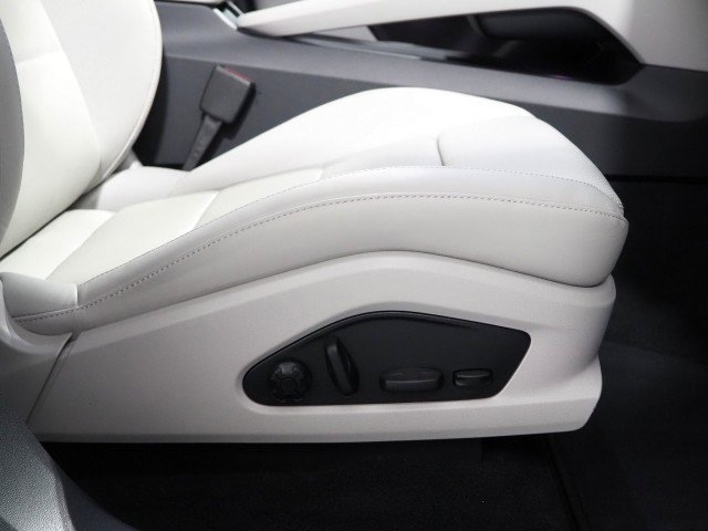 Used 2024 Porsche Macan 4 Electric image 81