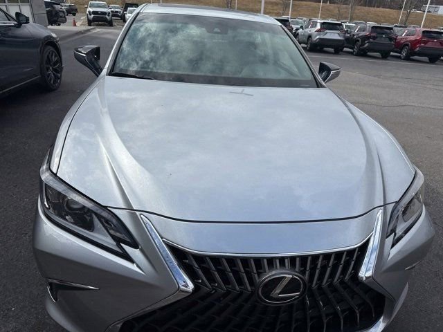 Used 2024 Lexus ES 250 w/ Premium Package image 4