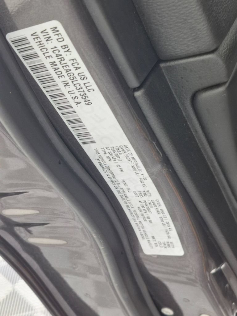 Used 2020 Jeep Grand Cherokee Laredo RWD image 35