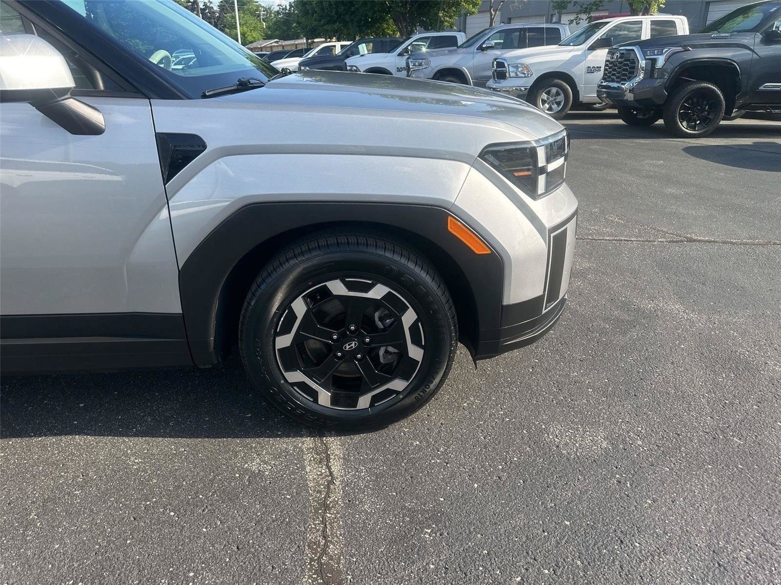Used 2025 Hyundai Santa Fe SEL AWD/4WD image 9