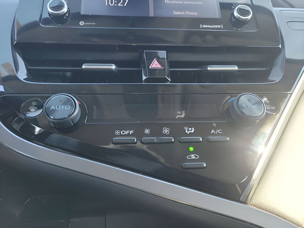 Used 2024 Toyota Camry SE image 19