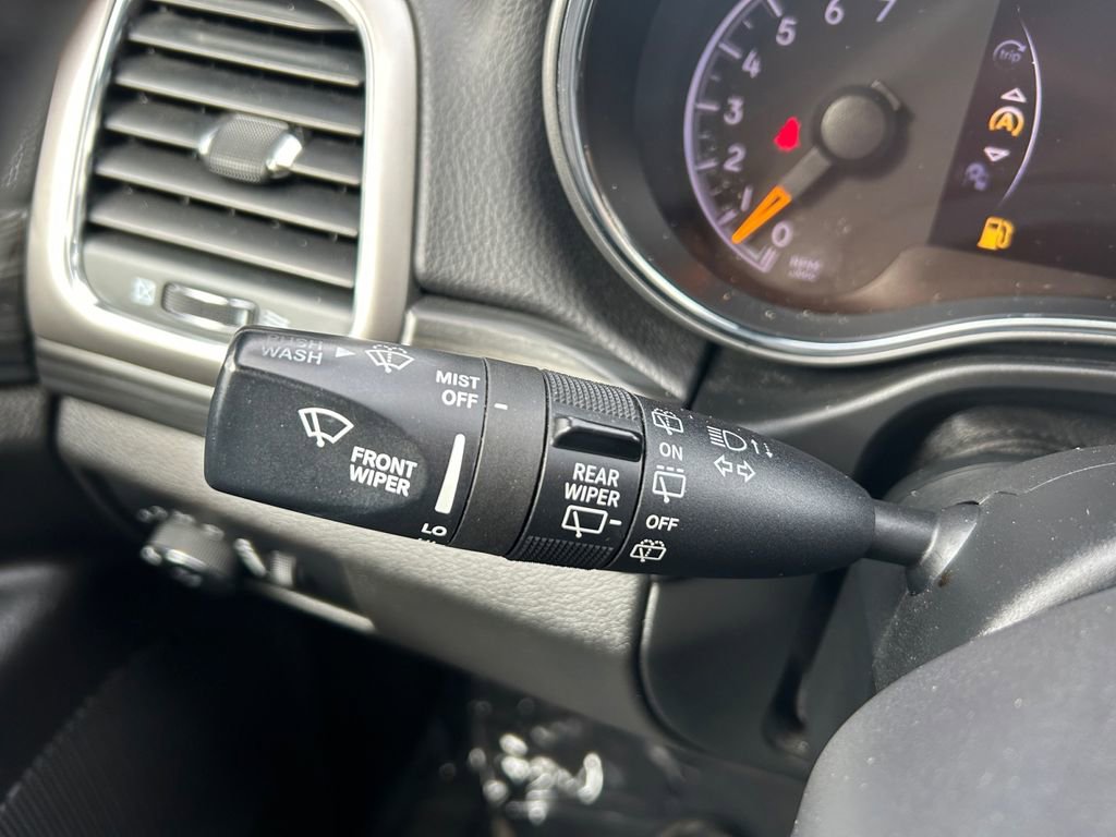 Used 2019 Jeep Grand Cherokee Altitude image 23